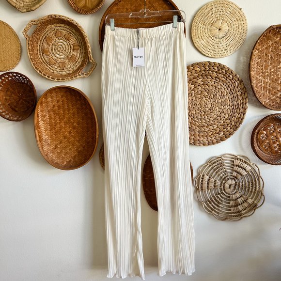 Showpo. Pants - Showpo Plisse Flared Pants Size 6